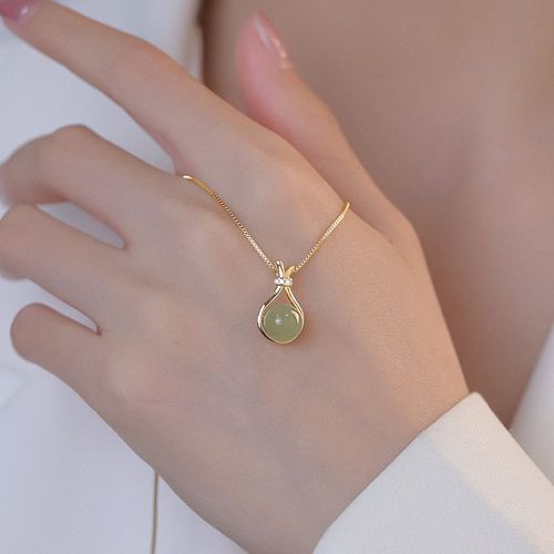 Women's luxury 2025 new niche pendant chain shaking sound popular neck chain trend