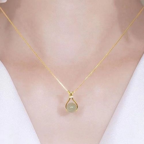 Women's luxury 2025 new niche pendant chain shaking sound popular neck chain trend