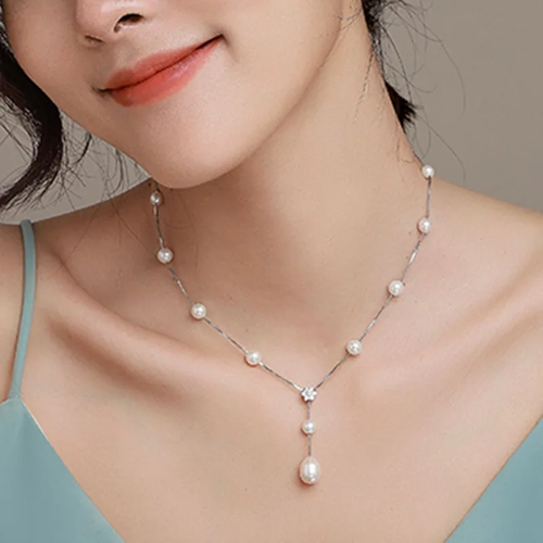 New Hot Copper Pearl Snowflake Pendant Necklace Simple and Elegant Fashion Accessory