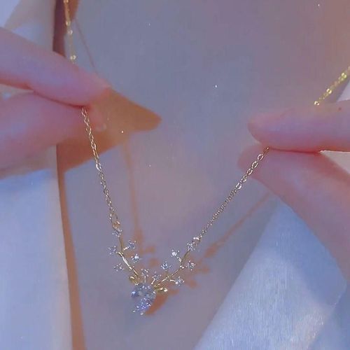Yilu has your little elk pendant necklace, internet famous, popular, high-end, stylish, collarbone chain