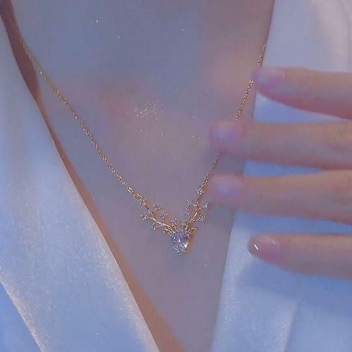 Yilu has your little elk pendant necklace, internet famous, popular, high-end, stylish, collarbone chain