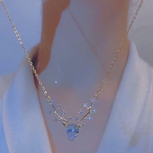 Yilu has your little elk pendant necklace, internet famous, popular, high-end, stylish, collarbone chain