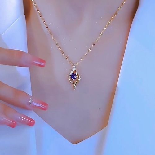 At first sight, my heart falls in love without fading. A titanium steel necklace adorned with a bone chain that locks your heart