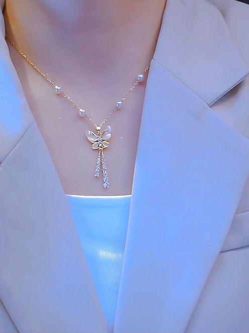 Tassel butterfly pendant fresh and elegant, fashionable light luxury, simple and versatile, high-end titanium steel pearl necklace women