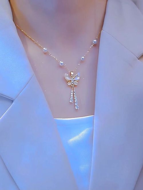 Tassel butterfly pendant fresh and elegant, fashionable light luxury, simple and versatile, high-end titanium steel pearl necklace women
