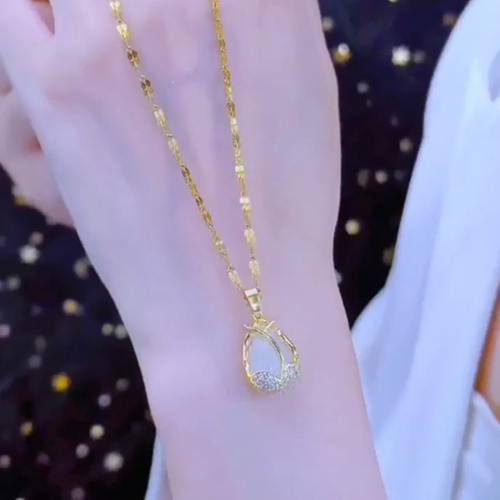 Tulip titanium steel necklace, a popular style that doesn't fade, a high-end female collarbone chain
