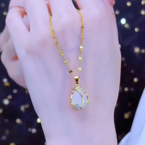 Tulip titanium steel necklace, a popular style that doesn't fade, a high-end female collarbone chain