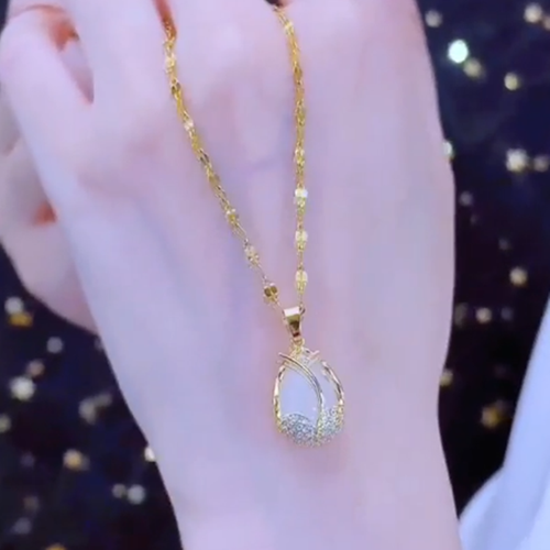 Tulip titanium steel necklace, a popular style that doesn't fade, a high-end female collarbone chain