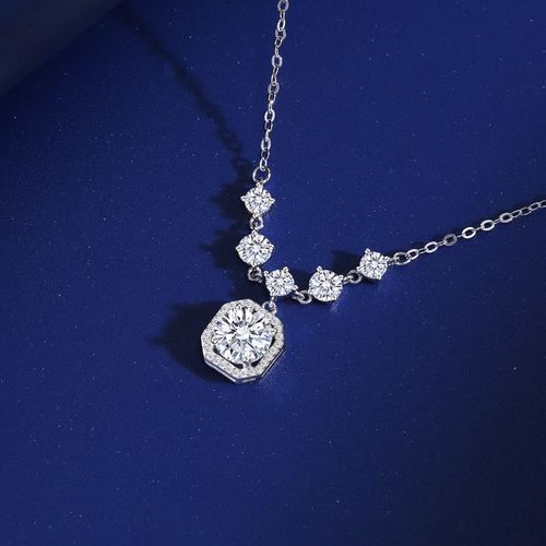 Diamond-encrusted small sugar cube necklace women's light luxury niche design high-end tassel clavicle chain delicate and versatile temperament necklace