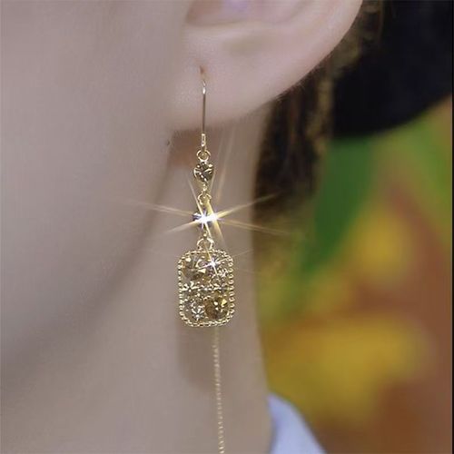 The French champagne gold square with full diamonds and tassels earstrings are simple and versatile. The elegant gold square earrings make you look slender and long