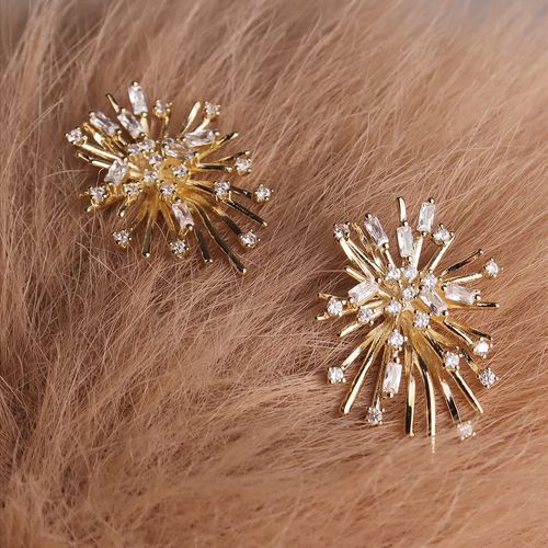 French retro golden firework zircon stud earrings for women, exquisite, light luxury, versatile and elegant earrings