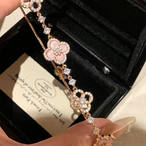 Luxury 2025 women's titanium bracelet, gilded retro style, four-petal pink crystal inlaid hollow adjustable length bracelet