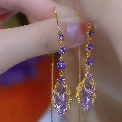Best-selling Zircon Maple Leaf earstrings from the East, new long tassels, versatile and elegant earrings, exquisitely designed earrings for women