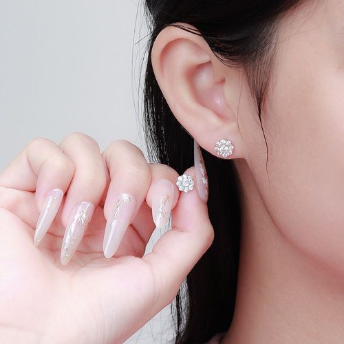 Round Floral Silver Stud Earrings for Women, Inlaid with Cubic Zirconia, Ultra-Sparkling Full-Diamond Petal Earrings, Light Luxury