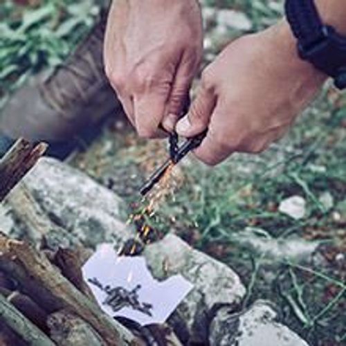 Multi-functional shovel folding armor shovel vehicle-mounted self-defense outdoor camping life-saving tools