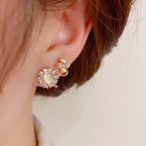 50% OFF Light Luxury Fashion High-end Simple Cat's Eye Stone Flower Alloy Earrings