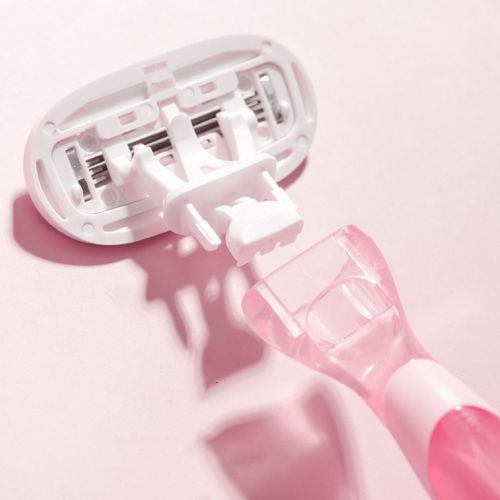Women's three-blade hair removal razor set