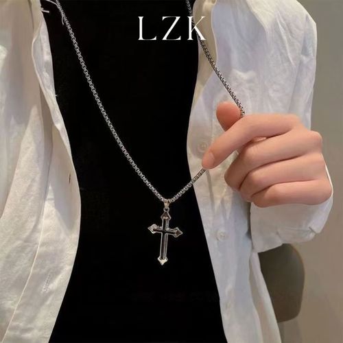 🔥 Lançamento 2025 | Nova Coleção⏳ Colar Cruz em Aço Preto – Moderno, resistente e super estiloso! 🖤⚡