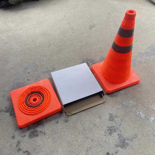 Highly reflective safety cones 4pcs set1pc set 18-inch foldable traffic cones with reflective rings wide base and storage bag, suitable for traffic control, sports training, driving training, and parking lots.