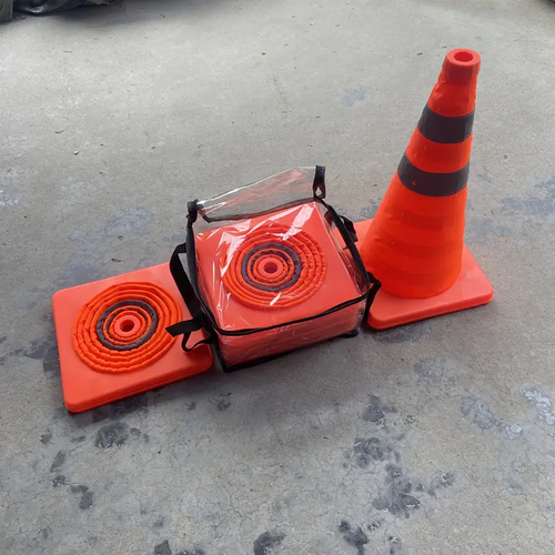 Highly reflective safety cones 4pcs set1pc set 18-inch foldable traffic cones with reflective rings wide base and storage bag, suitable for traffic control, sports training, driving training, and parking lots.
