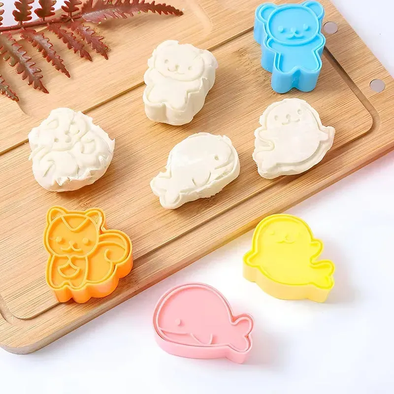 (4pcs 1set)Cute animal bread and toast making mold set, mini bear sandwich maker, baking tools