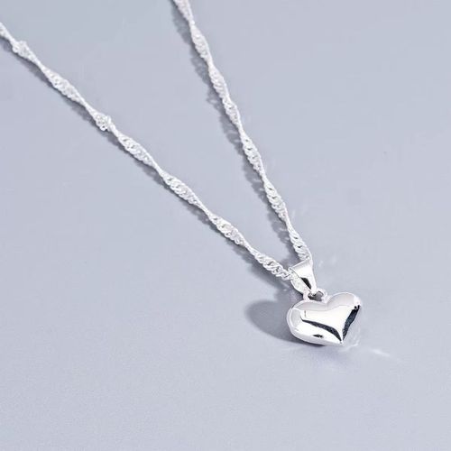 Stylish and versatile silver-plated bamboo chain necklace with heart-shaped pendant jewelry