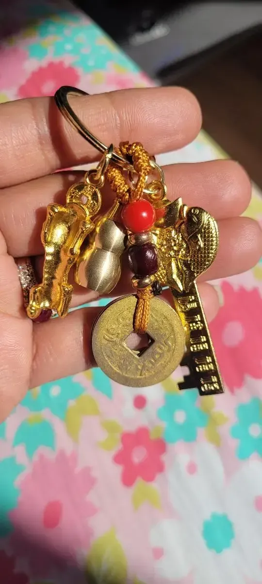 Lucky Five Blessings Feng Shui Keychain - Good Luck, Wealth, Health and Success Amulet - Auspicious Chinese Amulet