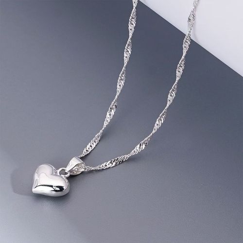 Stylish and versatile silver-plated bamboo chain necklace with heart-shaped pendant jewelry