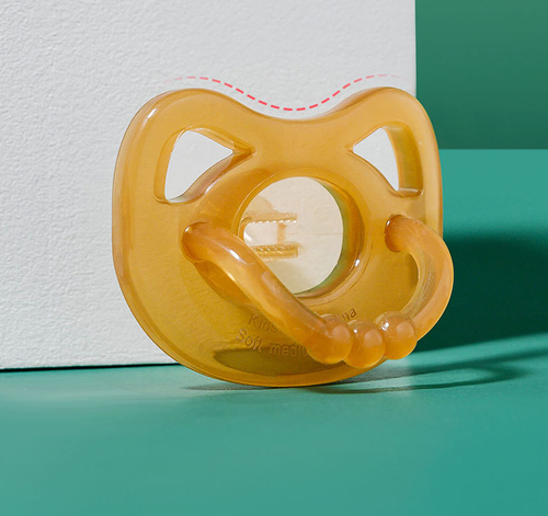 This pacifier soothes fussy babies, offers comfort, and is made of safe, soft material. Easy to clean for daily use.