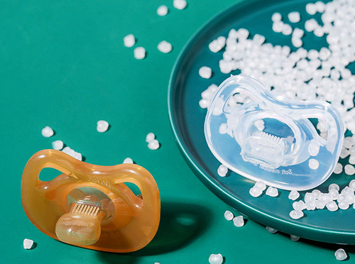 This pacifier soothes fussy babies, offers comfort, and is made of safe, soft material. Easy to clean for daily use.