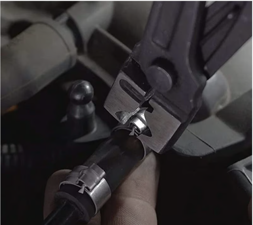 Pipe bundle pliers for cars