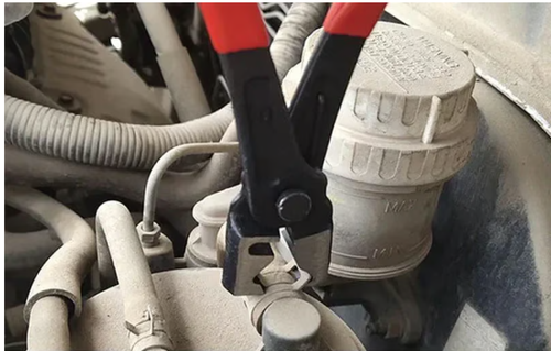 Pipe bundle pliers for cars
