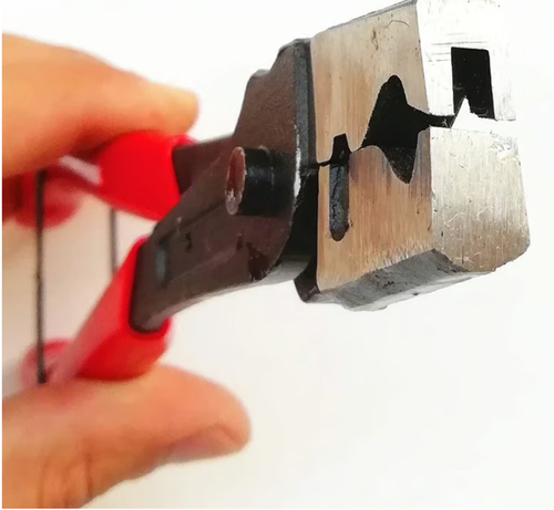 Pipe bundle pliers for cars