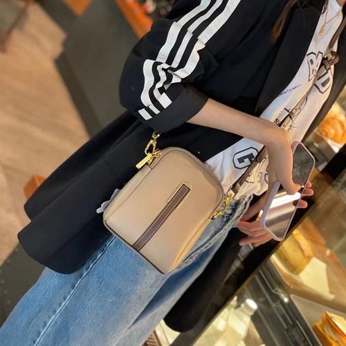 🌟 Upgrade your style with our new Lychee grained leather cell phone case! 👝Lightweight mini shoulder crossbody bag with phone space