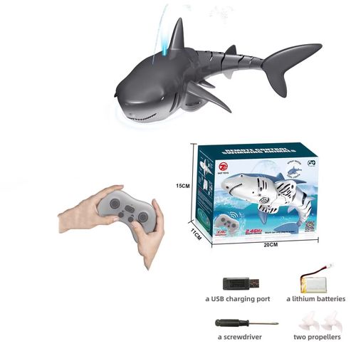 New 2.4G remote control simulated shark shape electric remote control boat toy with water spray for water play