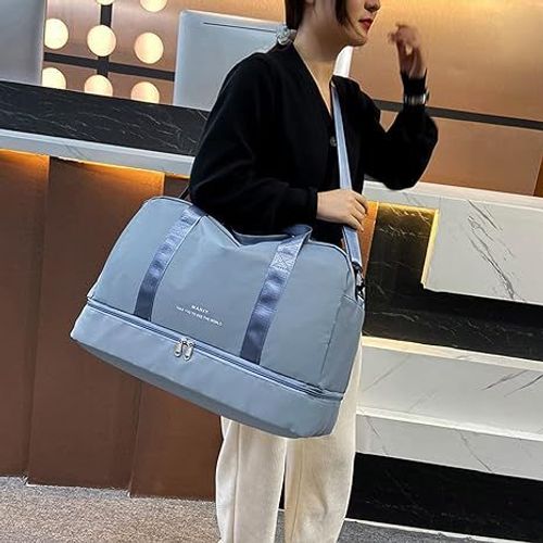 Travel bag with shoe compartment