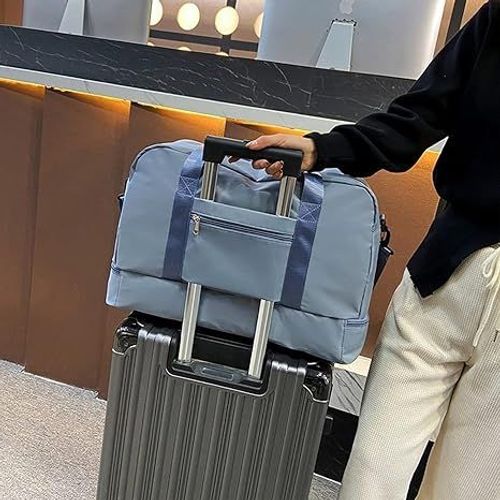 Travel bag with shoe compartment