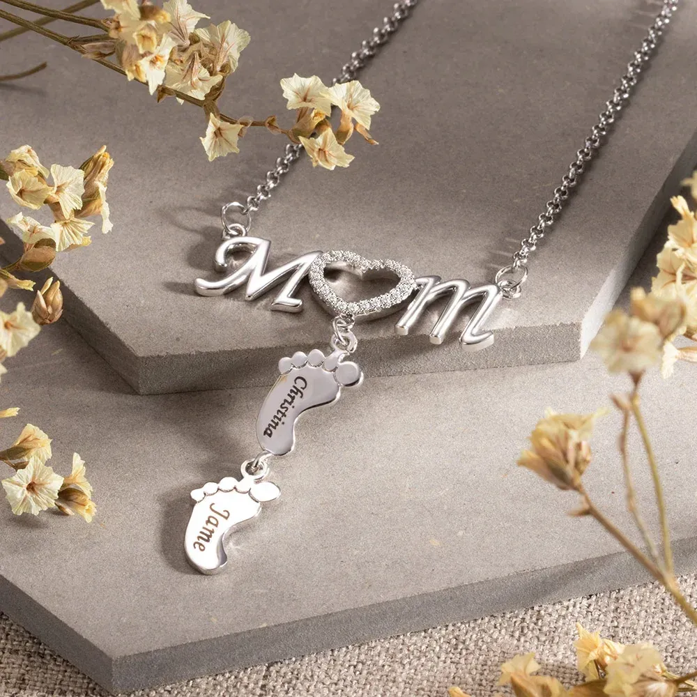 Personalized Mom Wife Necklace with Baby Feet Necklace