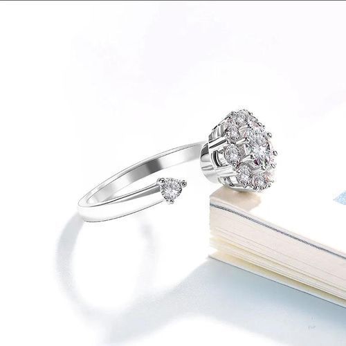 Spinning Starlight Ring for Women – Trendy Adjustable Open Ring with Rotating Design and Unique Style Inspired by Influencers