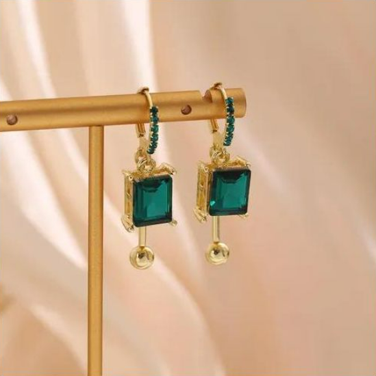French Vintage Style Emerald Square Diamond Earrings Light Luxury High-End Niche Jewelry Exquisite Fashionable Pendants Charms