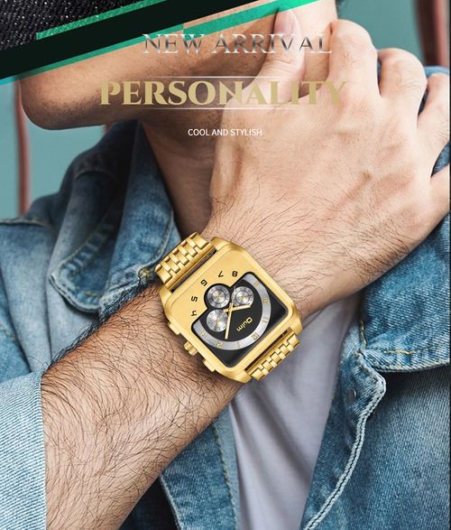 Relógio com caixa quadrada dourada