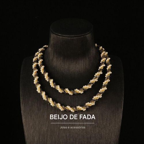 Colar em estilo de cordão torcido