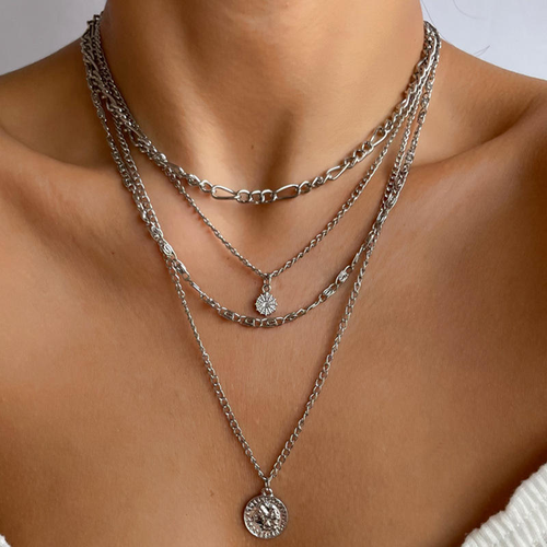 Long necklace, luxurious clavicle chain