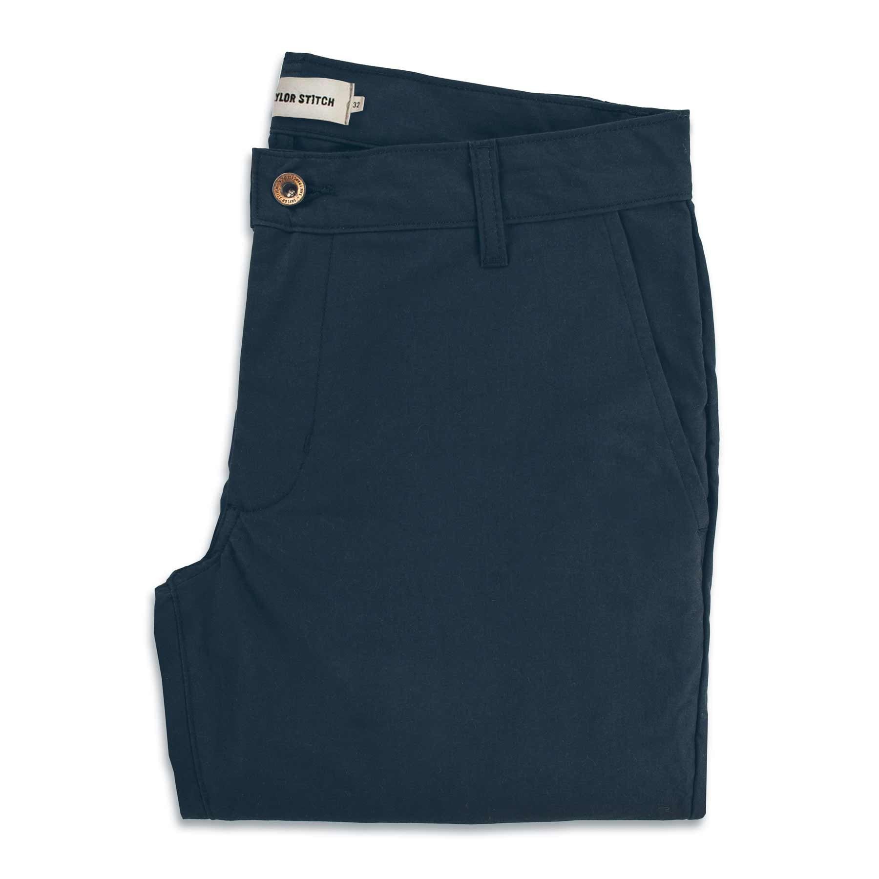 Auece Travel Chino in Navy