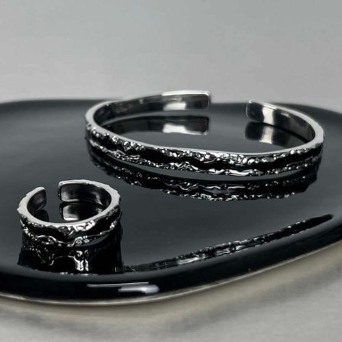 Dark Irregular Pleated Bracelet Ring Suit