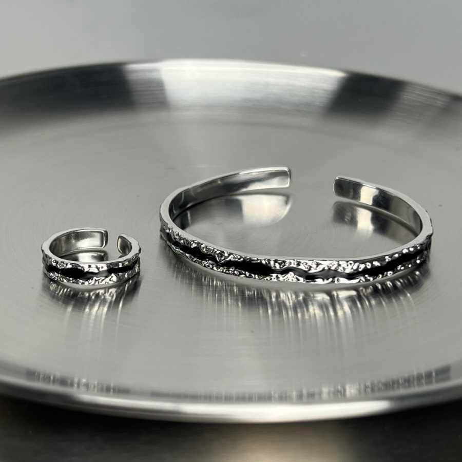 Dark Irregular Pleated Bracelet Ring Suit