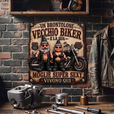 Insegna vintage in metallo personalizzata con gnomo motociclista