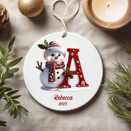 Pupazzo di neve personalizzato e decorazione natalizia con iniziale