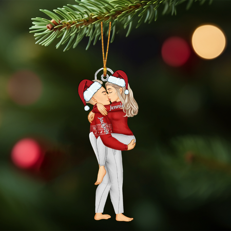 Ornamento personalizzato con coppia che si bacia a Natale