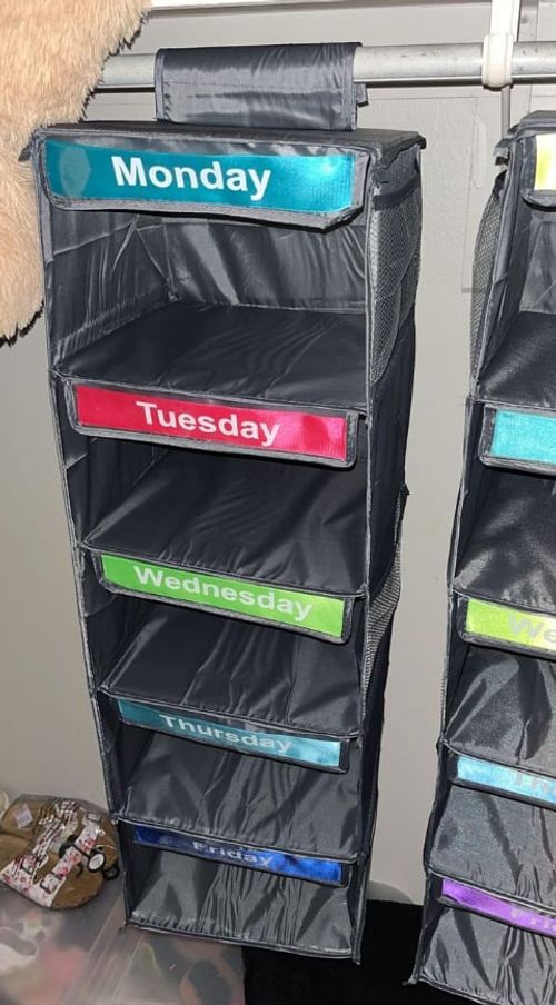 Monday–Friday Hanging Clothes Organizer (Kids’ Weekly Outfit Planner) 👕📅✨